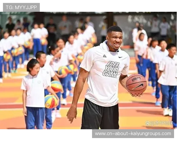 字母哥被拍与邻居开派对,平易近人的形象圈粉